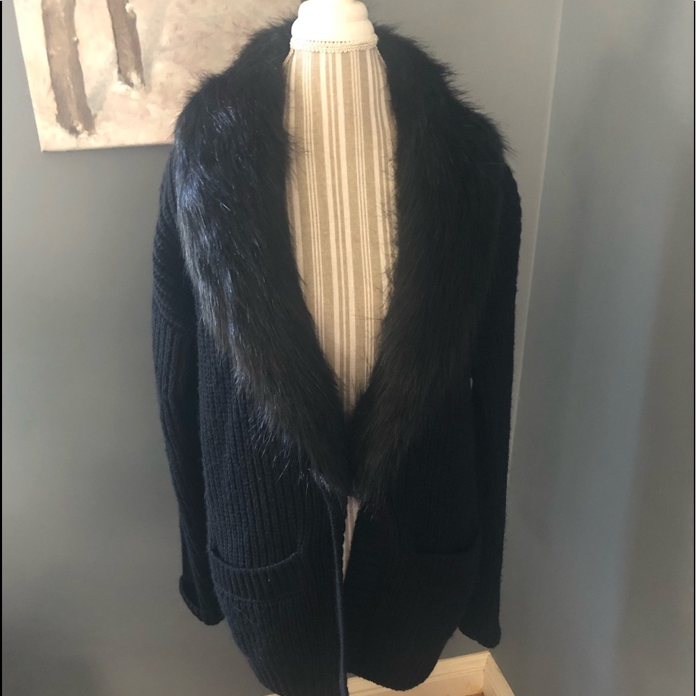 Knit Cadigan with removable fur collar